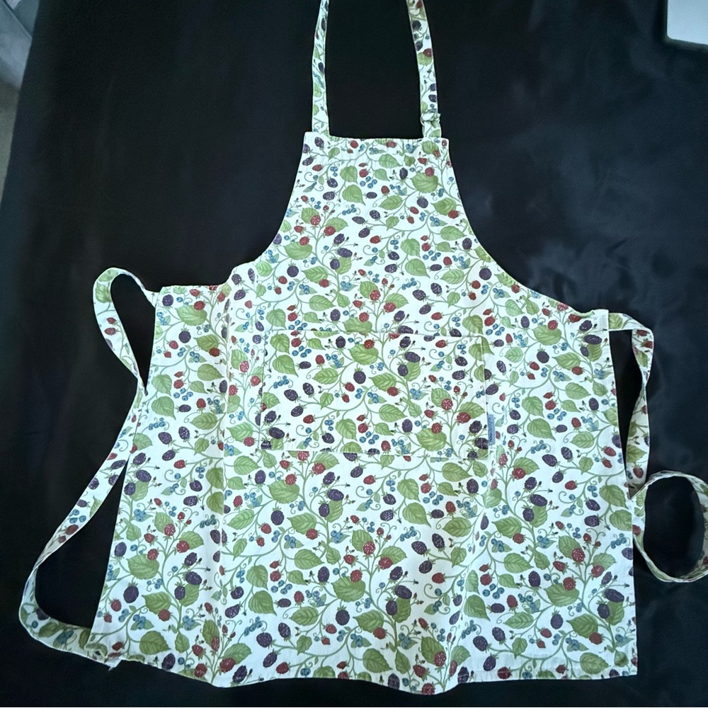 Now Designs Floral Apron with Berry Print Cute Kitchen Berry - Picture 11 of 13